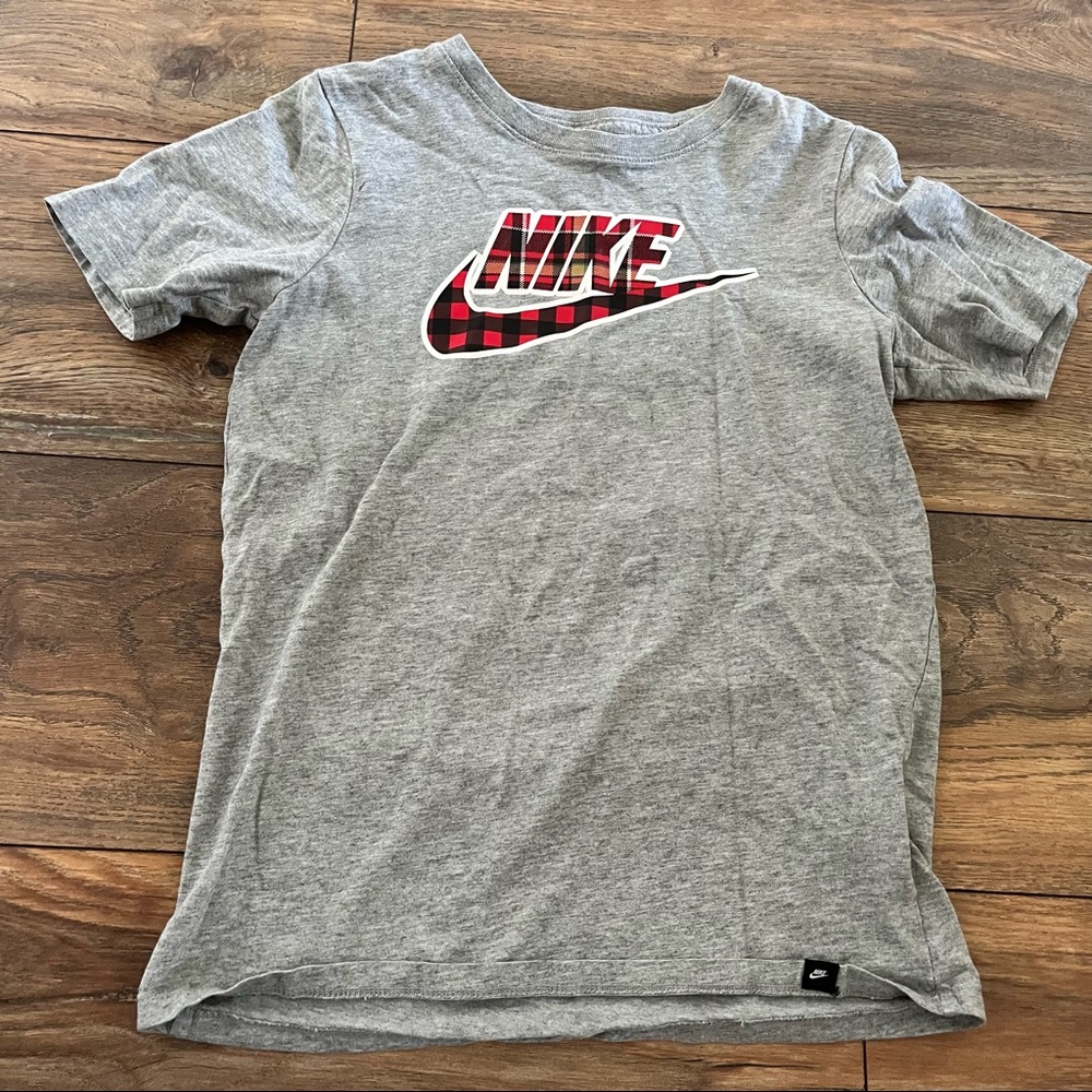 {preloved} Boy’s Gray Nike Short Sleeve Tee